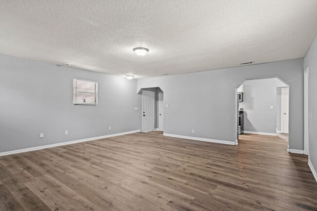 Building Photo - Beautiful Home