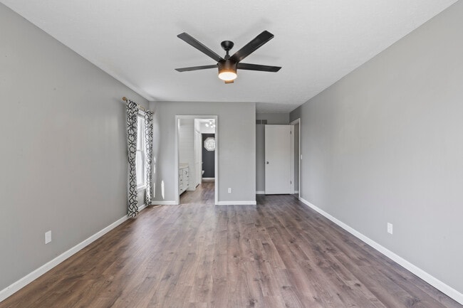 Building Photo - 4690 Lindbergh Dr