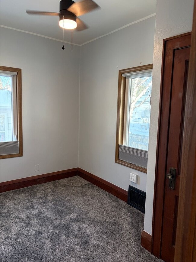 Building Photo - 1524 5th Ave N