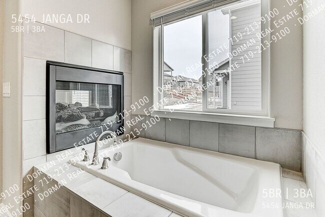 Building Photo - 5454 Janga Dr