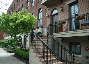 Building Photo - 475 Bartram St SE