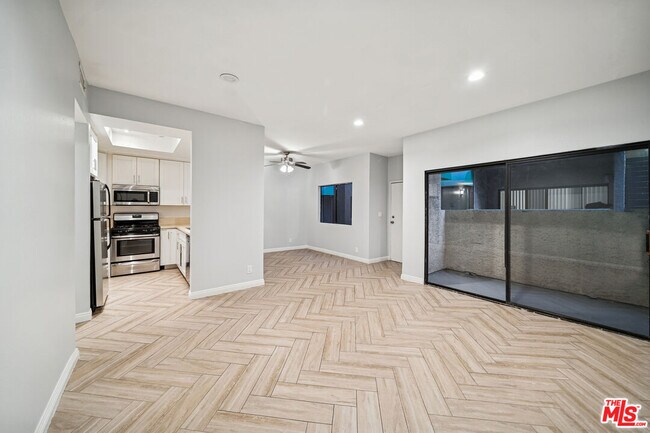 Building Photo - 5751 W Olympic Blvd