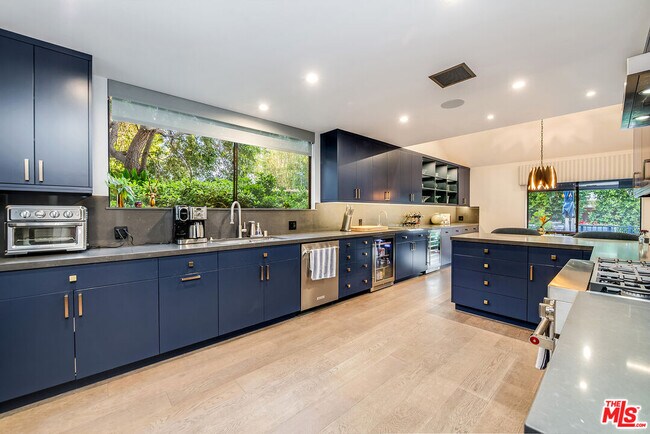 Building Photo - 4635 N Clybourn Ave