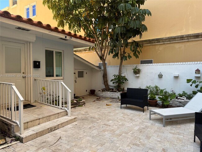 Building Photo - 323 New Mexico St