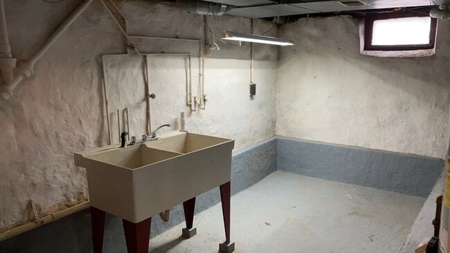 Building Photo - 1150 Creighton Ave