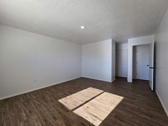 Building Photo - 1300 Iris St