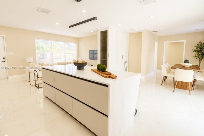 Building Photo - 1399 NE 38th St