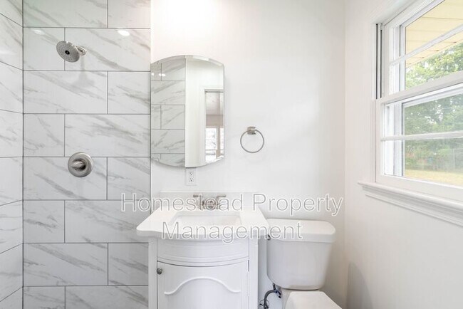 Building Photo - 9412 Britton Cir