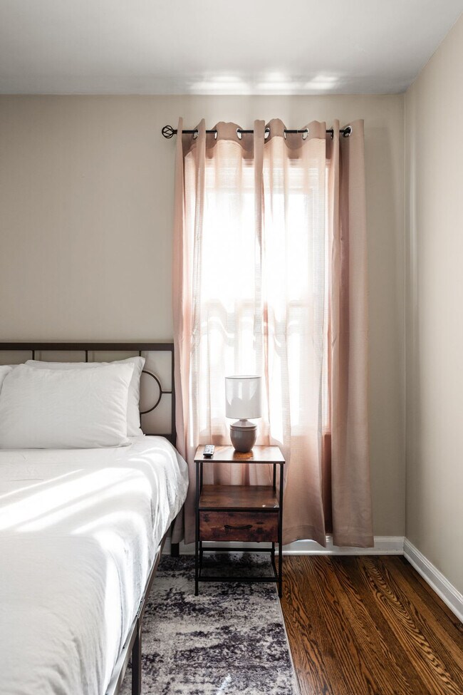 Building Photo - 2307 E 65th St