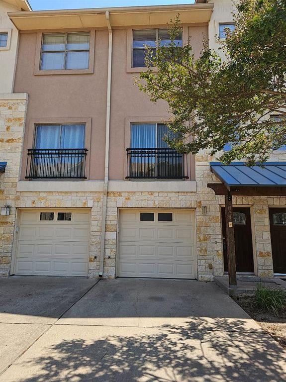 Building Photo - 13420 Lyndhurst St