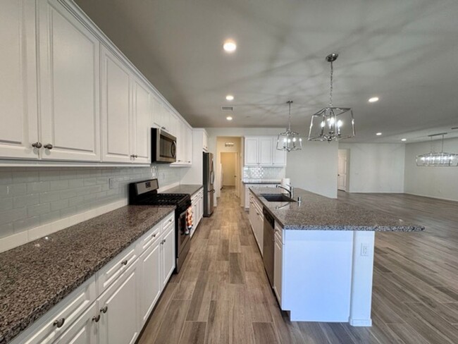 Building Photo - 4 bedroom single story Spencers Crossing h...