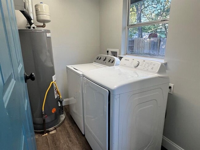 Building Photo - 928 E 56th St