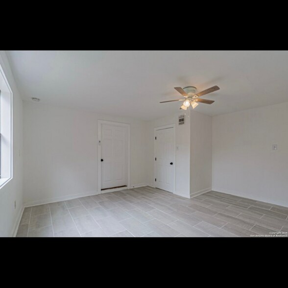 Building Photo - 210 N San Jacinto St