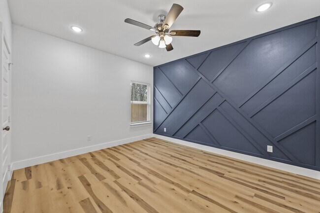 Building Photo - 6127 Tejas Dr