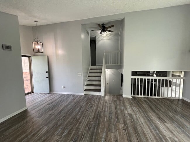 Building Photo - Beautifully remodeled 3 bedroom, 2.5 bath, 2 car garage