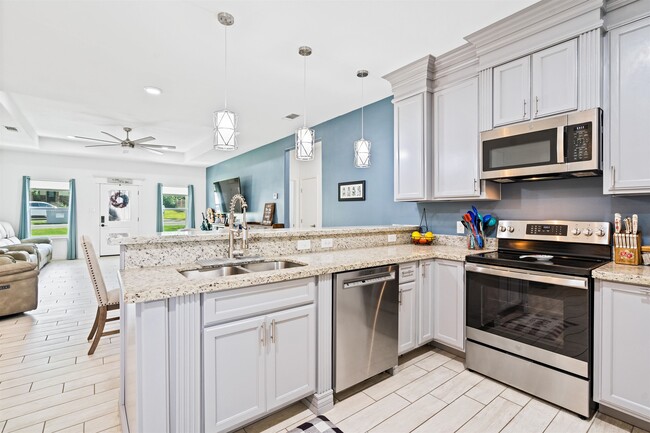 Building Photo - 204 Shadow Mountain Dr