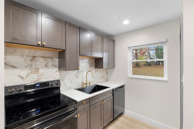 Building Photo - 84 Strecker Rd