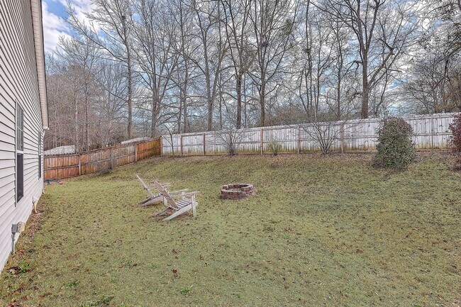 Building Photo - Spacious Living in Goose Creek