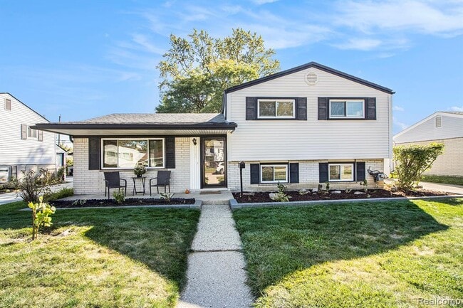 Primary Photo - 2240 Camel Dr