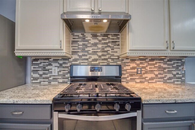 Building Photo - 21222 Somerset Park Ln