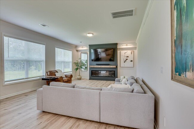 Building Photo - 6233 High Top Ln