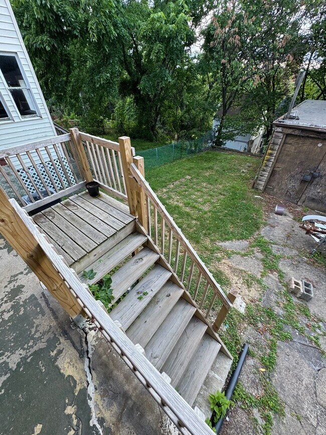 Building Photo - Pittsburgh, Mt. Washingtom Neighborhood- 3 Bedroom 1 Bath House, Yard