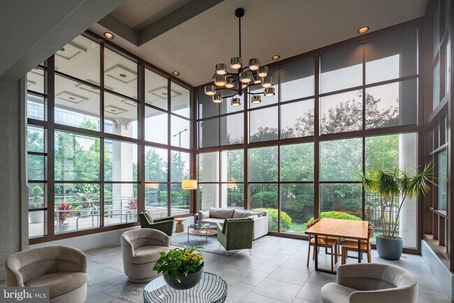 Building Photo - 2429 Locust St