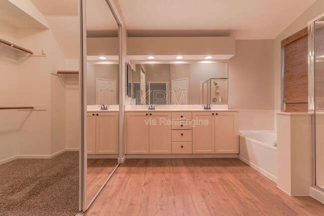 Building Photo - 2326 Carriage Dr