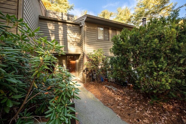 Building Photo - 546 Great Elm Way