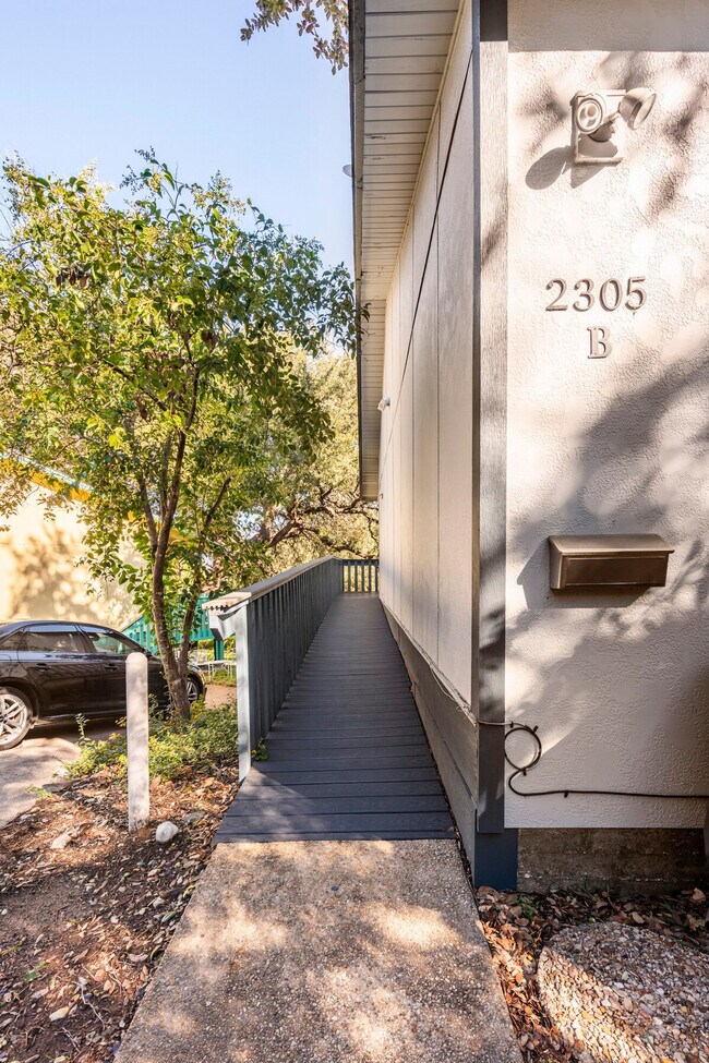 Building Photo - 2305 Trailside Dr