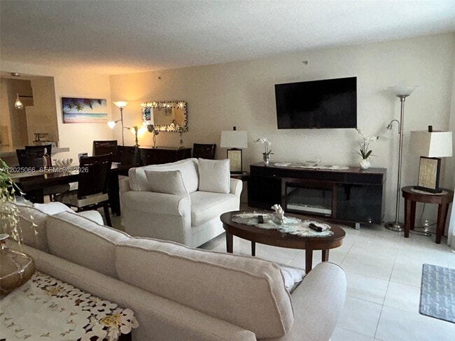 Building Photo - 6917 Collins Ave