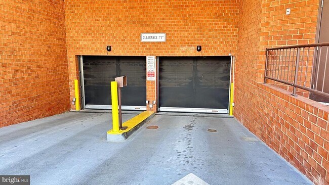 Building Photo - 1001 N Randolph St