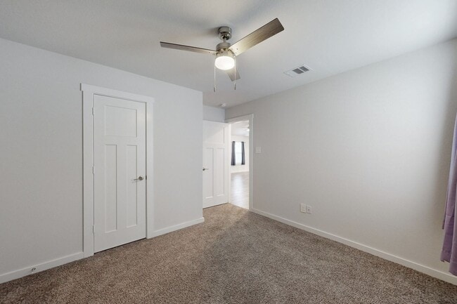 Building Photo - 3 Bedroom, 2 Bath in Midtown Subdivision C...