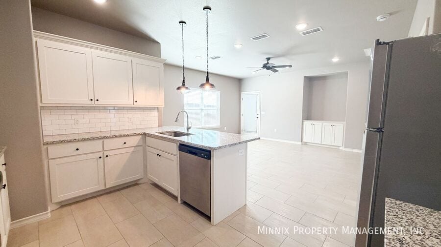 Building Photo - 1503 Avenue O