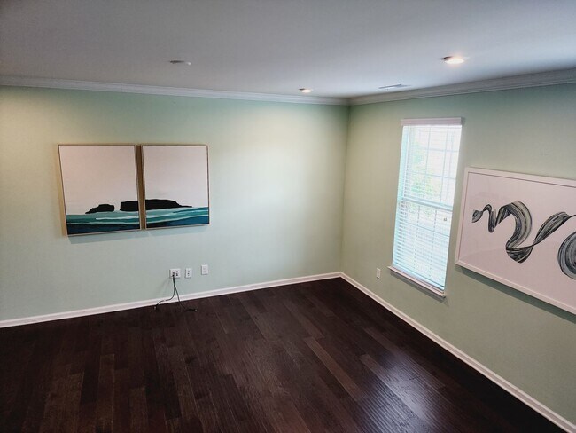 Building Photo - Plaza Midwood Townhome
