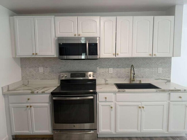 Building Photo - Northeast 7th Avenue, Pompano Beach, FL 33064 - 5 BR 3 BA house