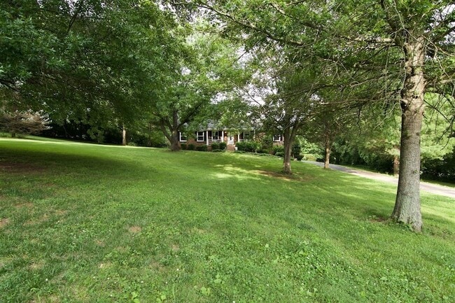 Building Photo - 454 Jones Ln