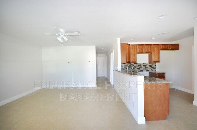 Building Photo - 1025 W 31st St