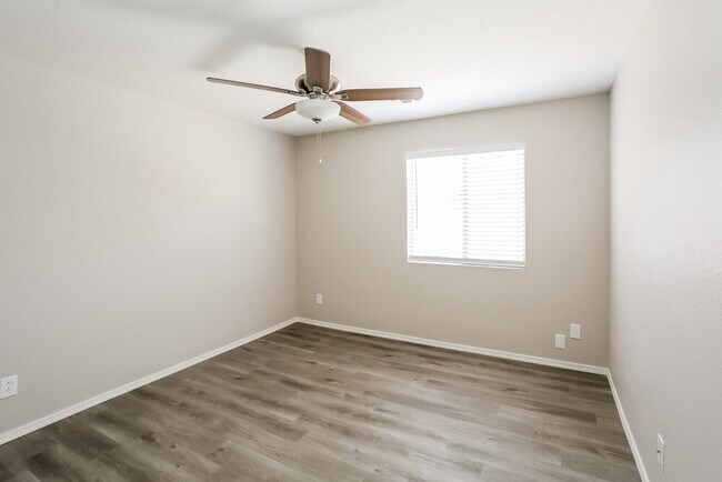 Building Photo - 10843 E Clovis Ave