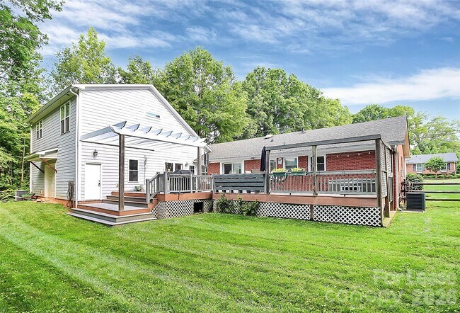 Building Photo - 132 Vernon Dr