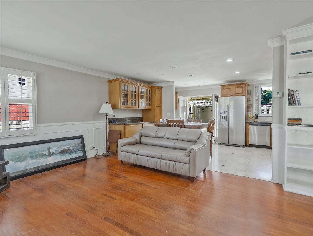 Building Photo - 3826 Burnside Ave