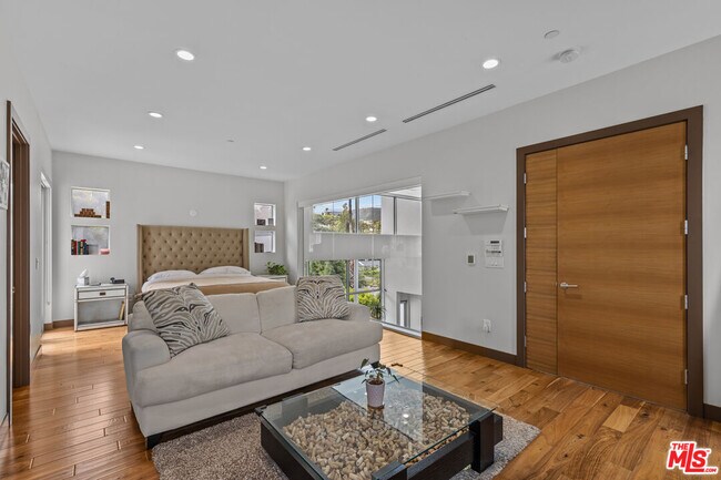 Building Photo - 16424 Marbro Dr