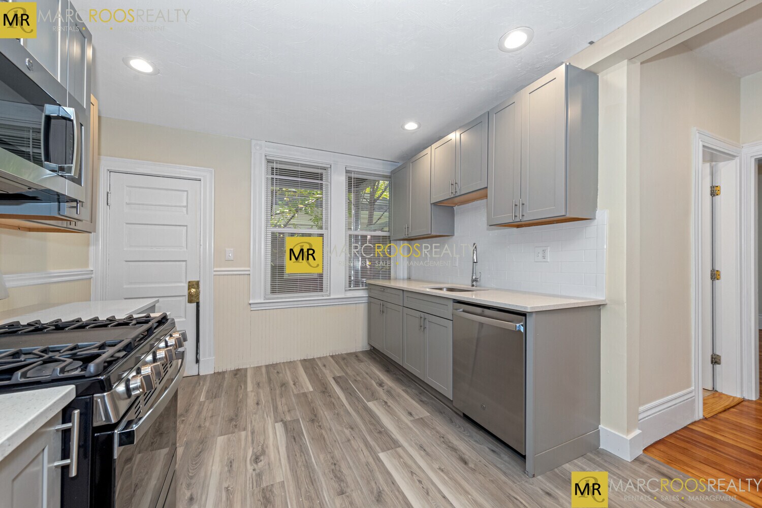 Building Photo - 42 Brackett St