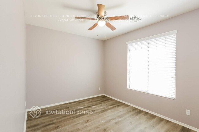 Building Photo - 7120 S 24th Ln