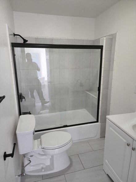 Building Photo - 2134 S Cloverdale Ave