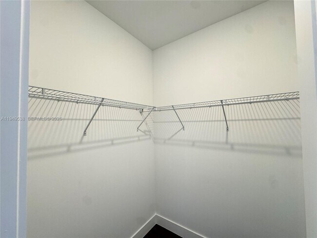 Building Photo - 19670 NE 14th Ct