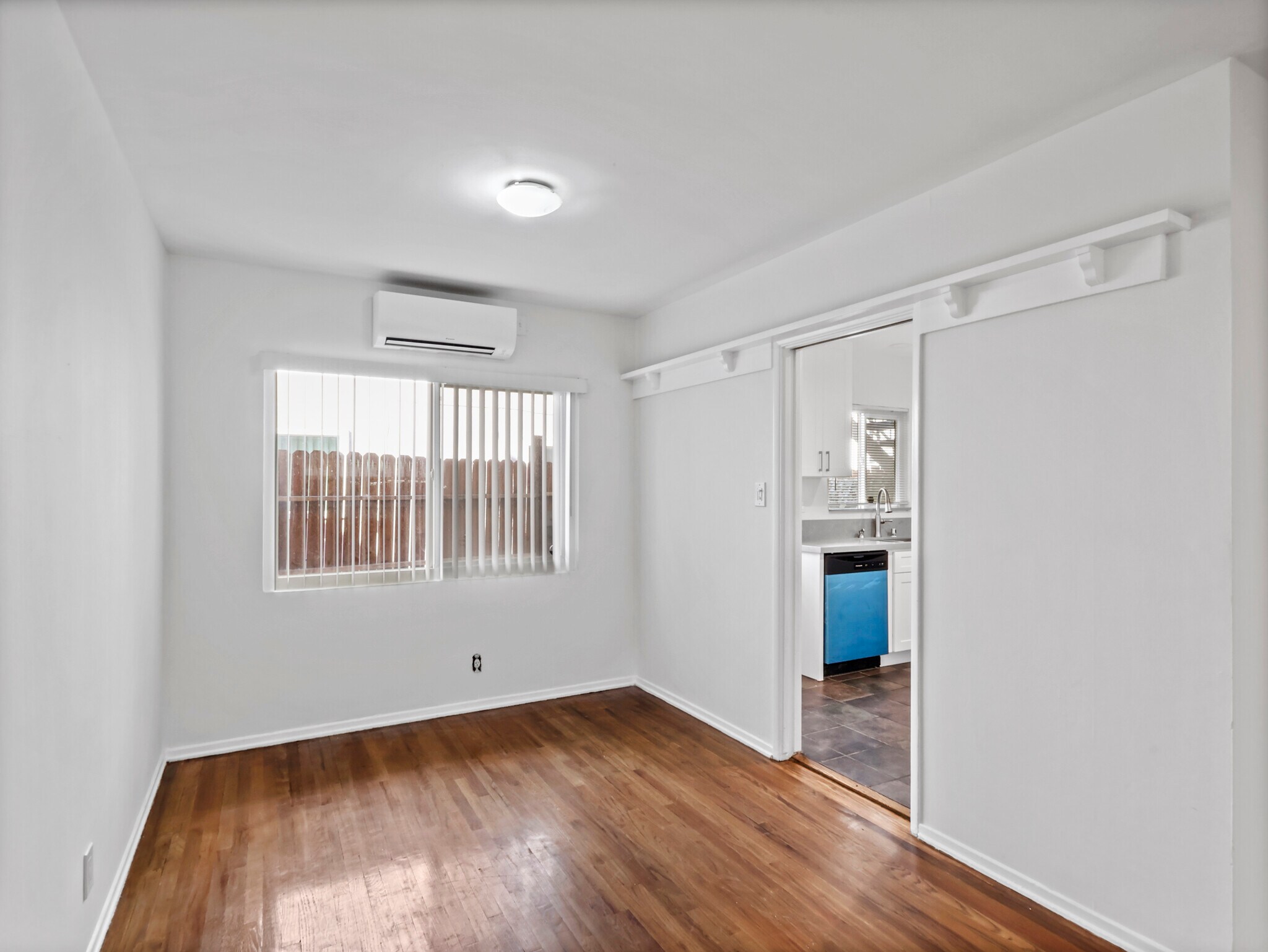 Building Photo - 4918 1/2 Tujunga Ave