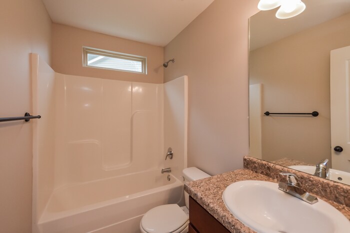 Building Photo - 935 Justice Dr