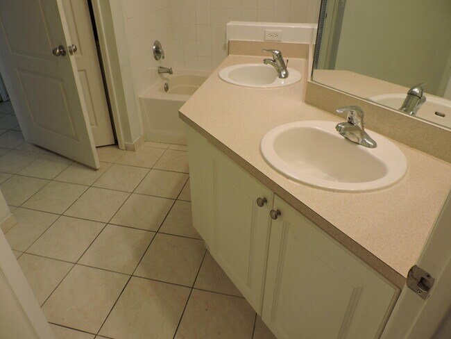 Building Photo - 11032 Legacy Dr