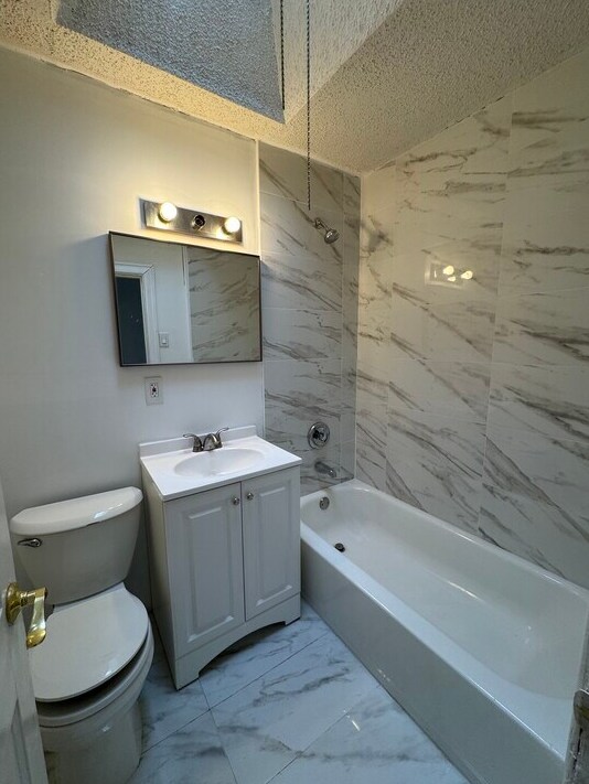 Building Photo - 1939 Plymouth St